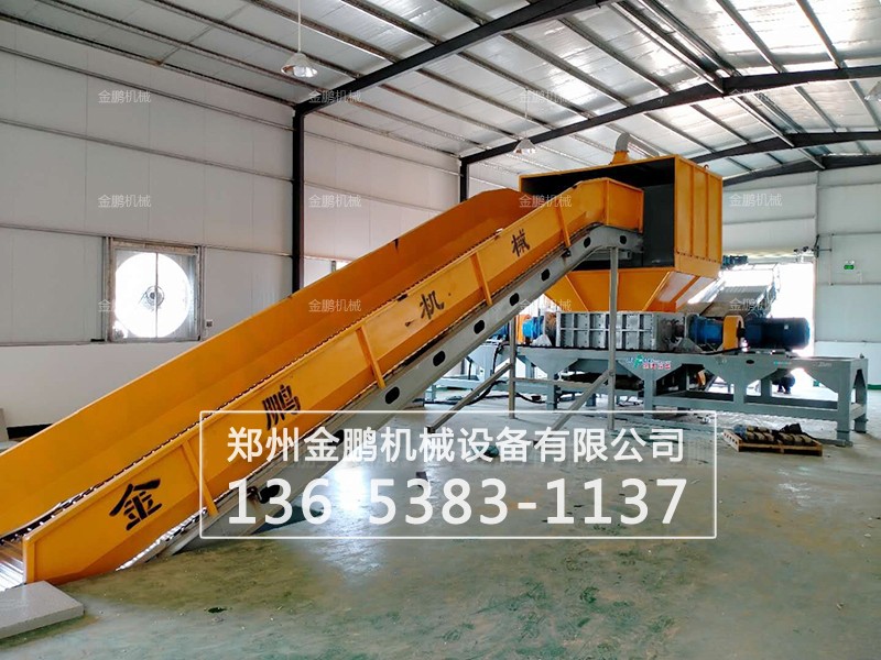廢(fei)舊傢具粉碎(sui)設(she)備(bei)